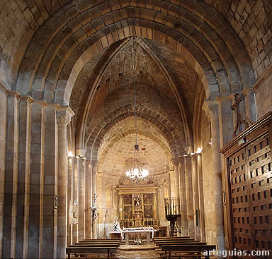 Magn&iacute;fico interior abovedado de la iglesia de Fuensa&uacute;co