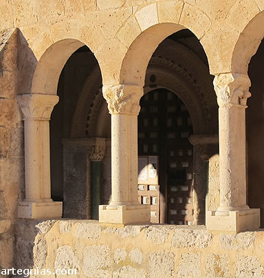 Detalle de la galer&iacute;a porticada