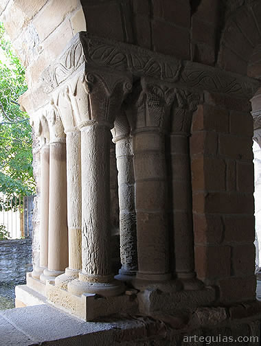 Compleja estructura columnaria de la galer&iacute;a