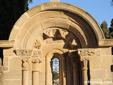 Navarrete. Ventanal del antiguo Hospital de San Juan de Acre