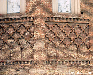 Muros del &aacute;bside de la iglesia de Magall&oacute;n, perteneciente a la comarca de Campo de Borja