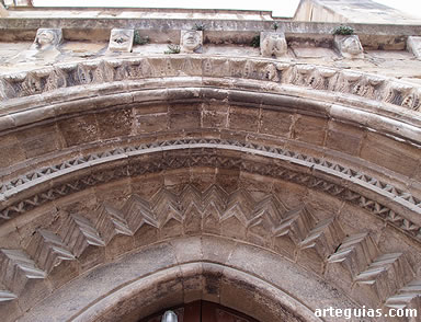 Juego de arquivoltas de la portada