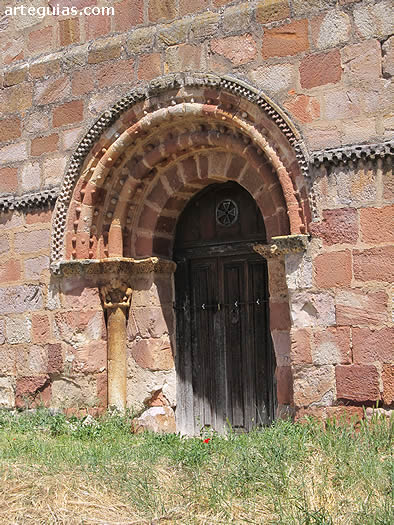 Puerta de la iglesia de San Vicente