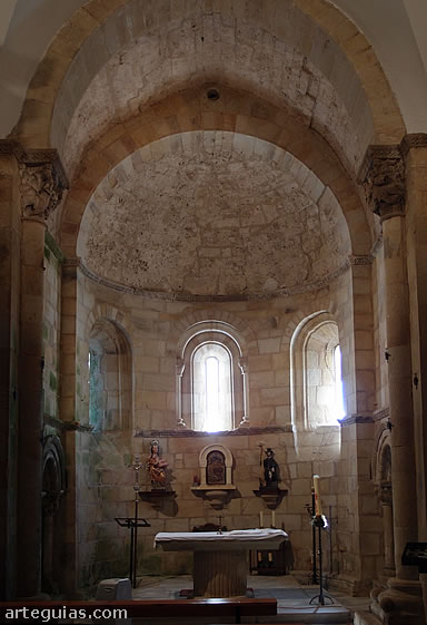 Interior del &aacute;bside de la iglesia de Retortillo, en la comarca del Campoo