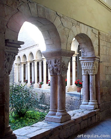 Rom&aacute;nico en Arag&oacute;n: claustro de la Colegiata de Alqu&eacute;zar