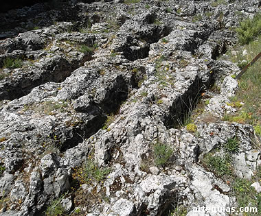 Necr&oacute;polis junto a la iglesia de San Mart&iacute;n