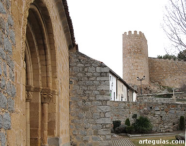San Segundo y al fondo el tramo sur de la muralla de &Aacute;vila