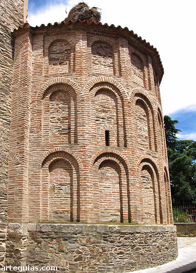 Otra vista del &aacute;bside desde el sur