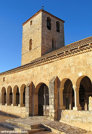 Torre y p&oacute;rtico rom&aacute;nicos. Mi&ntilde;o de San Esteban