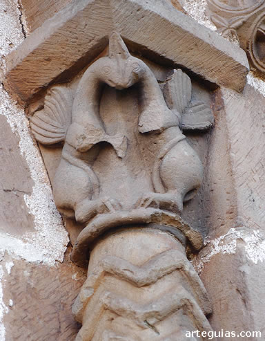 Capitel del ventanal absidal de Villacantid