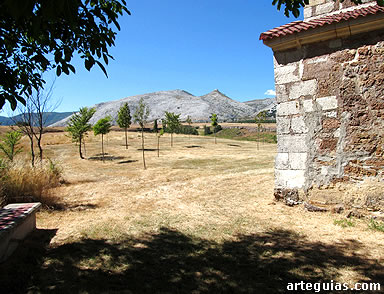 Paisaje desde la iglesia de Villanueva de la Pe&ntilde;a