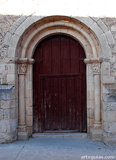 Puerta de la iglesia de Vivar de Fuentidue&ntilde;a