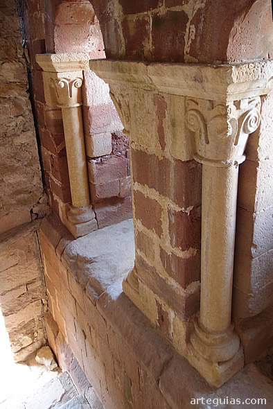 Detalle del interior de la espada&ntilde;a de Santa Mar&iacute;a de Becerril del Carpio