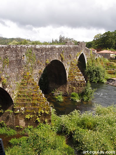 Camino de Santiago en Galicia desde Santiago a Finisterre: Ponte Maceira