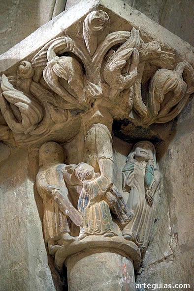 Capitel con restos de policrom&iacute;a de la Matanza de los Inocentes