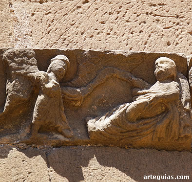 Detalle del friso exterior, con una escena del ciclo de Job