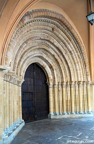 Puerta occidental de la iglesia de San Nicol&aacute;s de Pamplona