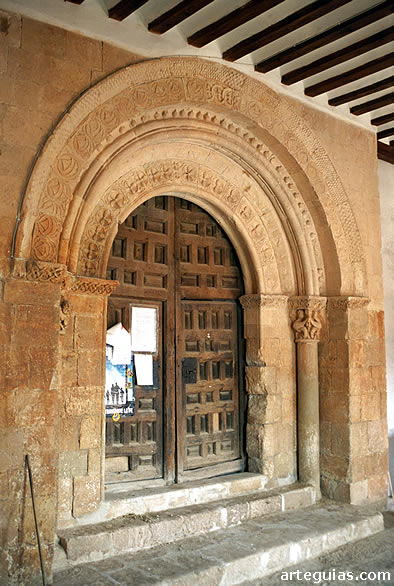 Puerta rom&aacute;nica. Iglesia de Aldealengua de Santa Mar&iacute;a