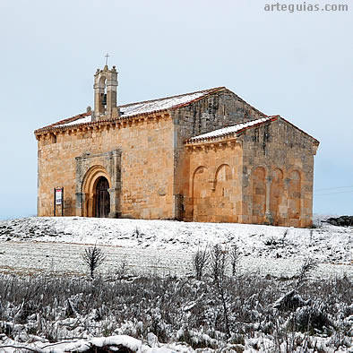 La Ermita del Santo Cristo de Coru&ntilde;a en una ma&ntilde;ana nevada. Es uno de los m&aacute;s pintorescos ejemplos del Rom&aacute;nico del Duero