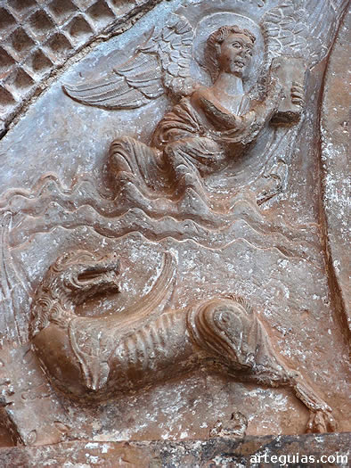 Detalle del Tetramorfos. Iglesia de San Salvador de Ag&uuml;ero