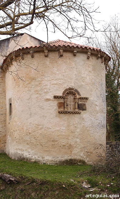 &Aacute;bside de la iglesia de San Pelayo de Ayega