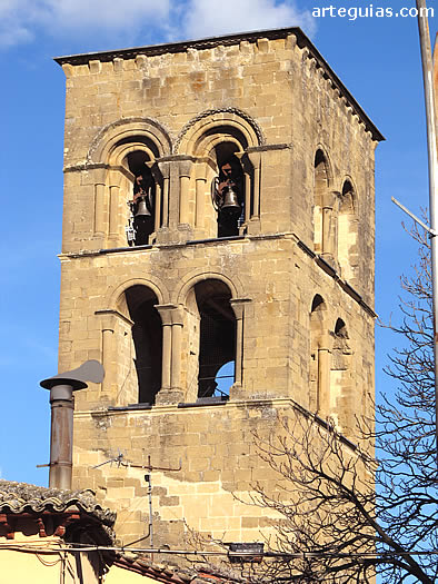 Torre campanario de Ayerbe