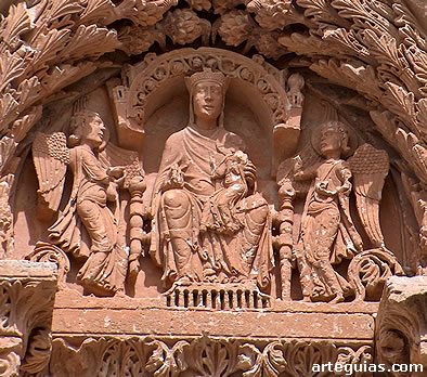 La Virgen con el Ni&ntilde;o en la Portada del Obispo de la Catedral de Zamora
