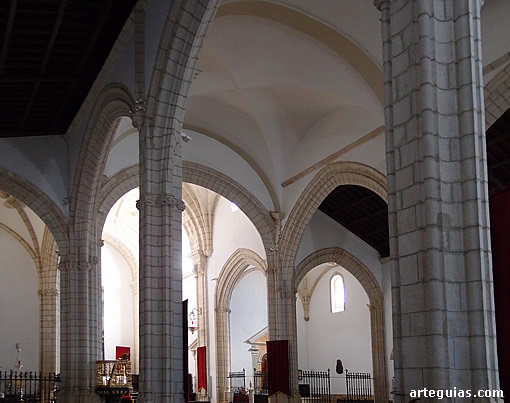 Iglesia de Santa Mar&iacute;a la Mayor: interior g&oacute;tico