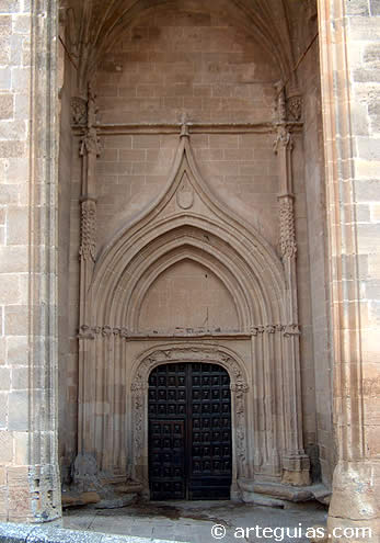 Portada norte de la iglesia de Ba&ntilde;ares
