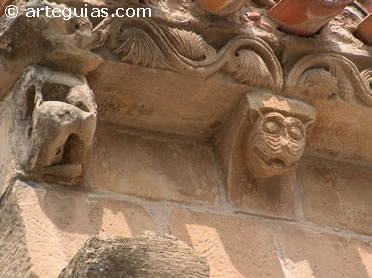 Canecillos rom&aacute;nicos de la Ermita de la Santa Cruz de Ba&ntilde;ares