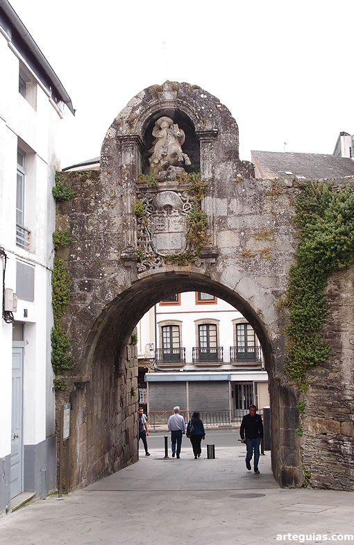 Puerta de Santiago de la muralla