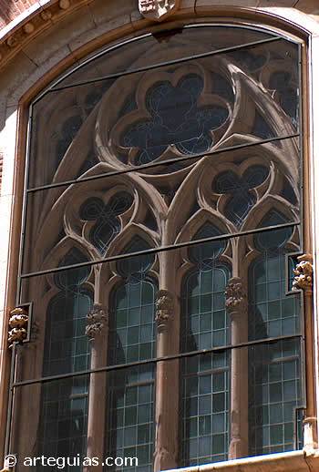 Ventanal g&oacute;tico. Palacio Arzobispal de Alcal&aacute; de Henares, Madrid