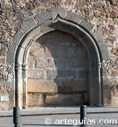 Portada norte de la iglesia paroquial de Manzanares el Real, Madrid