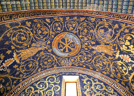 Ap&oacute;stoles, roleos vegetales y un crism&oacute;n