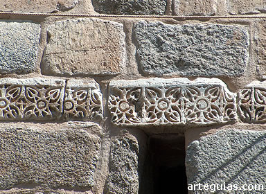 Relieves visigodos en el alminar