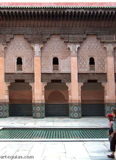 Muros laterales de la madraza y ventanales de algunas de las celdas o habitaciones