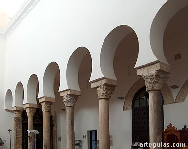 Arquer&iacute;a de la antigua mezquita, hoy convertida en iglesia de El Salvador