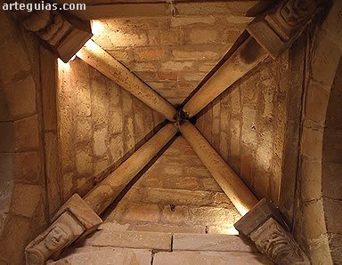 B&oacute;veda apiramidada con nervios de refuerzo