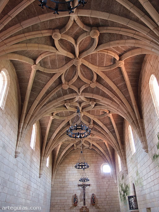 Espectaculares b&oacute;vedas estrelladas que cubren el refectorio del monasterio