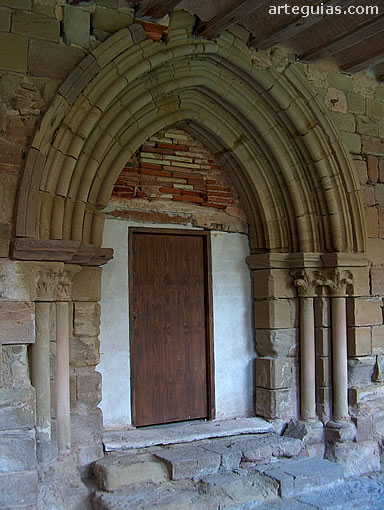 Puerta del siglo XIII