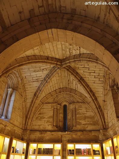Capilla del Abad, reconvertida en tienda y librería