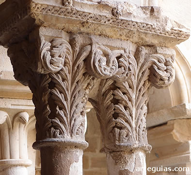 Capiteles "andresino" en el claustro