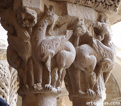 Capiteles de grifos