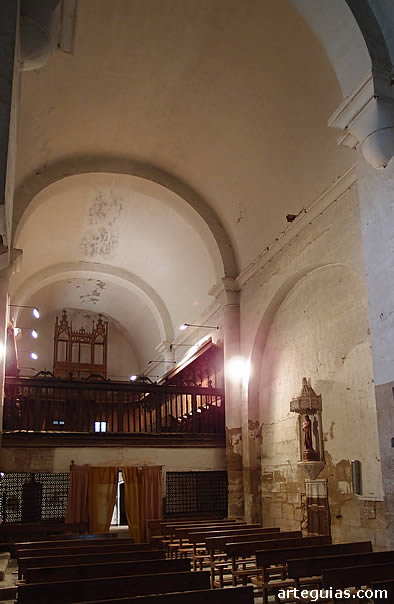 Casbas: nave de la iglesia