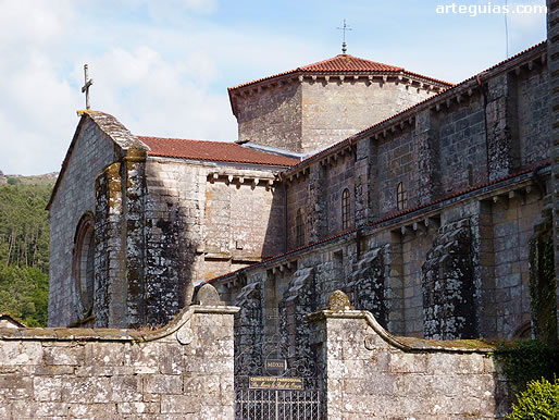 Brazo norte y cimborrio de la iglesia del monasterio cisterciense de Oseira
