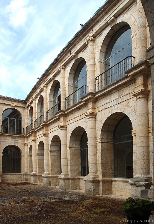 Claustro reglar de la abad&iacute;a