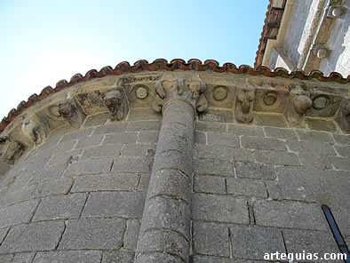 Cornisa del &aacute;bside