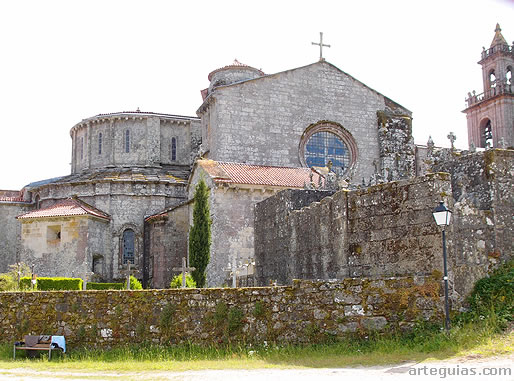 Exterior de la iglesia del Monasterio de Oseira desde el norte