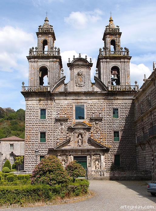 Fachada de la iglesia abacial