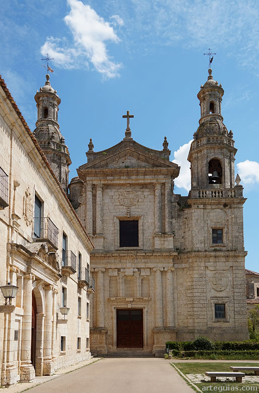 Fachada de la iglesia del Monasterio de la Santa Espina